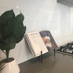 White gloss ripple wall non-rectified 75x300